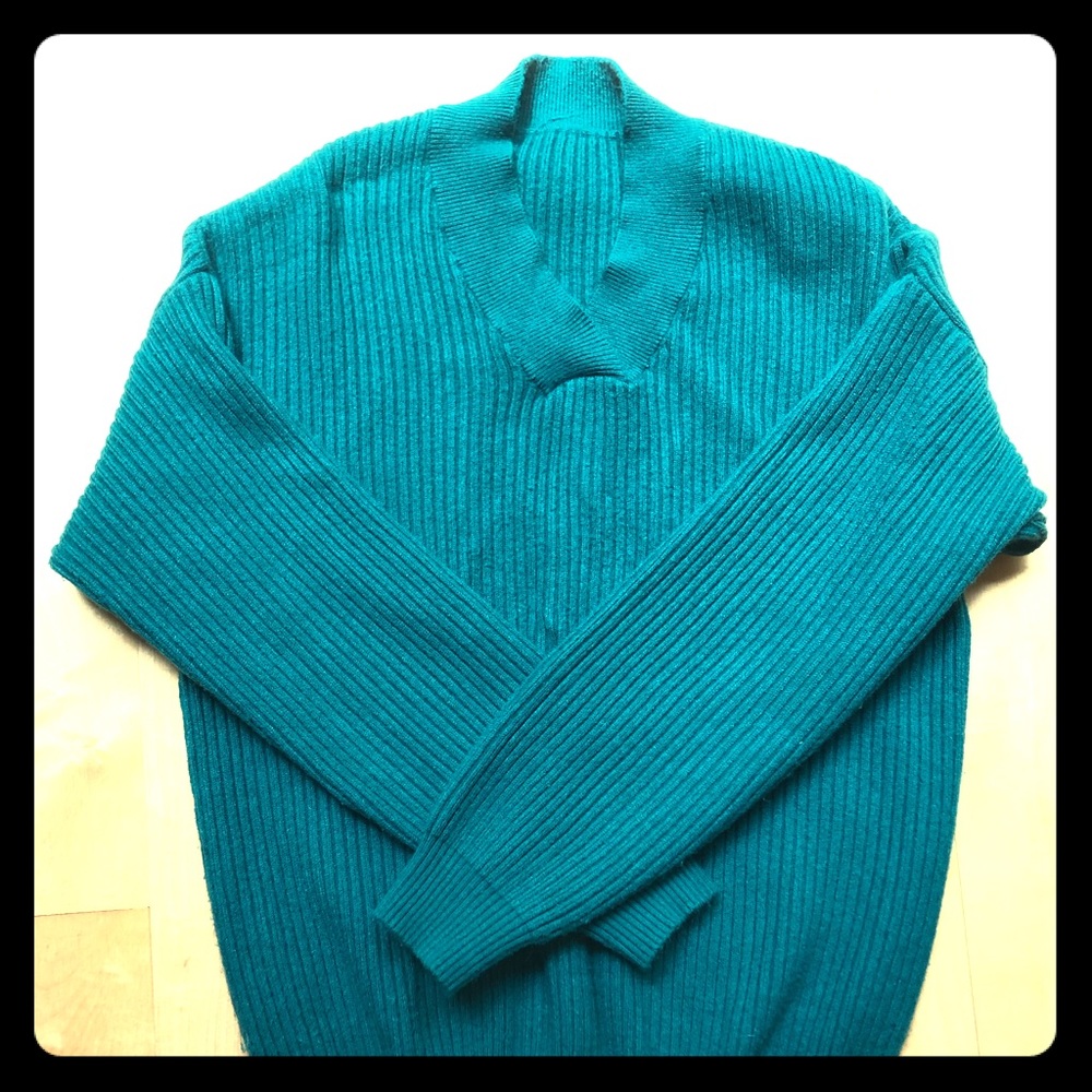 Shaker stitch V-neck pullover sweater